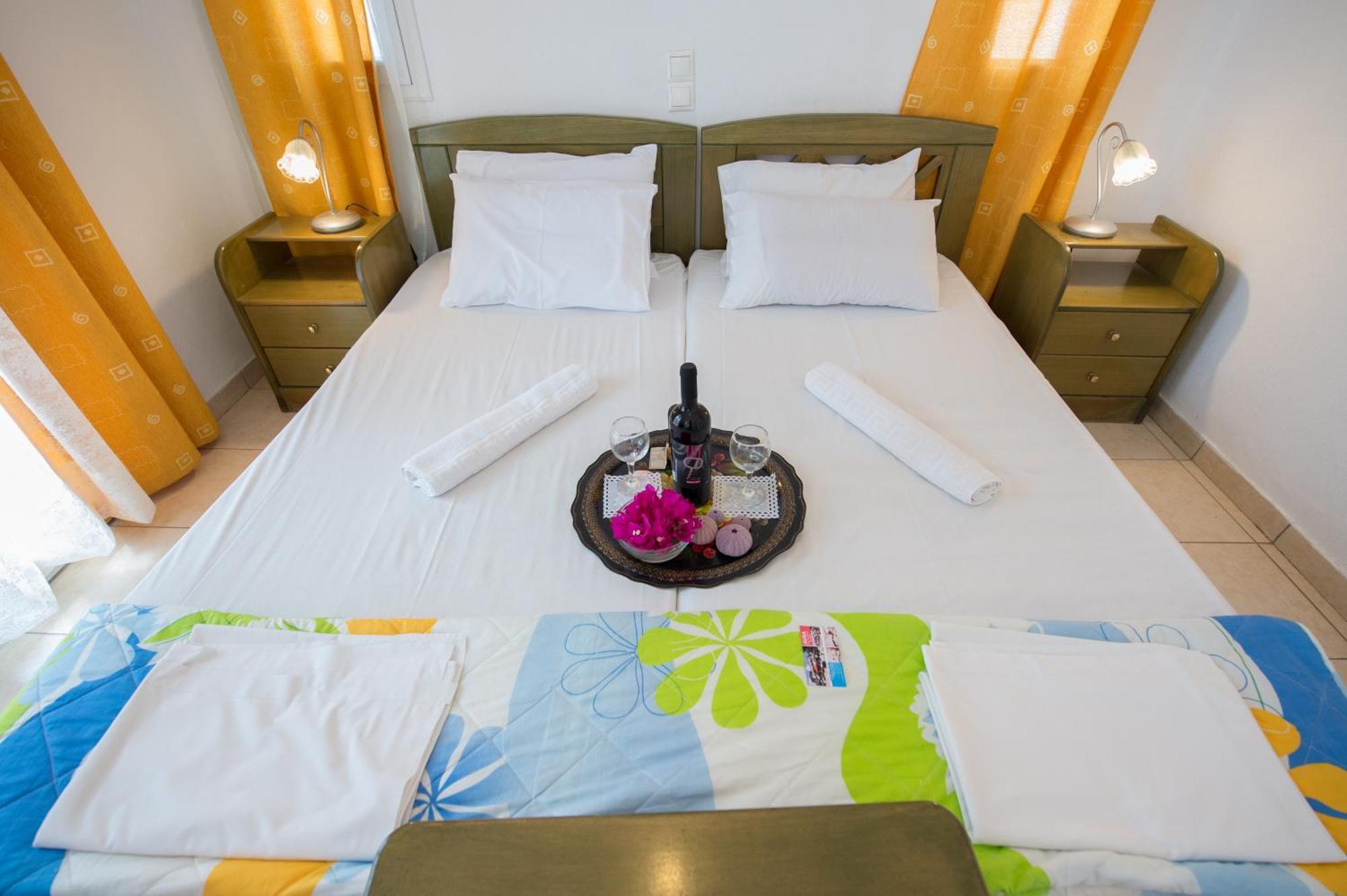 Hotel Avra Неа Епидаврос Екстериор снимка
